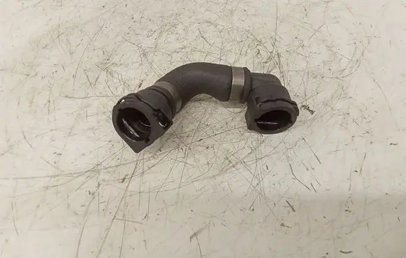 BMW 5 E39 Engine coolant pipe/hose