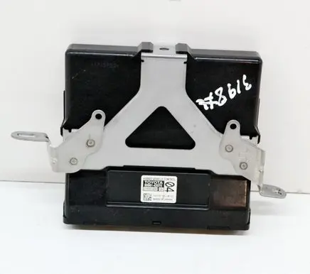 Toyota RAV 4 (XA40) Engine control unit/module 8998142070 2190004090