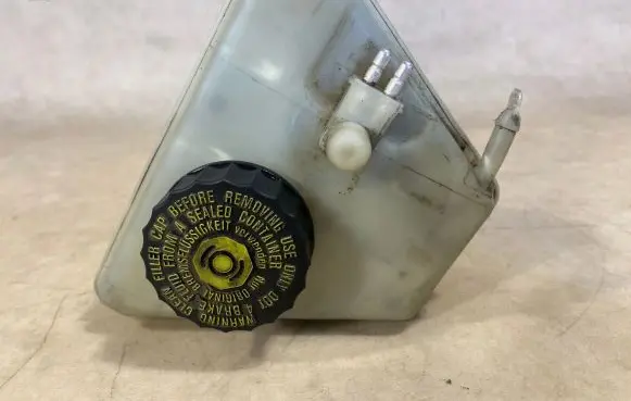 Mercedes-Benz G W461 W463 1st Gen Master brake cylinder A0004301102