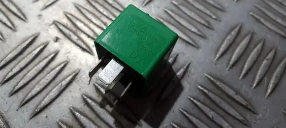 Ford Mondeo MK II Other relay 93bg13a025a1b v23136-a1-x32