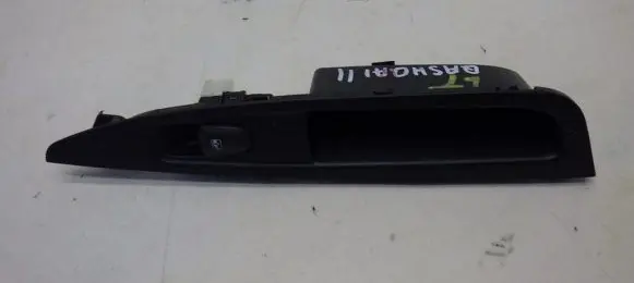 Nissan Qashqai Electric window control switch
