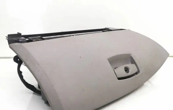 Glove box