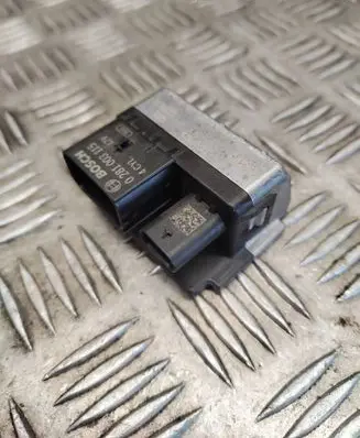 BMW 4 F32 F33 Glow plug pre-heat relay 0281003115 170123 10213526