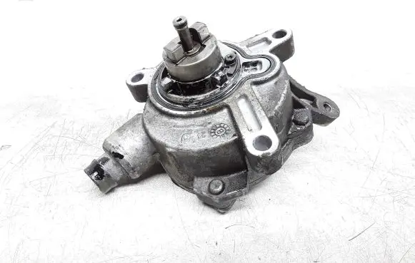 Volvo V70 Vacuum pump 30731825
