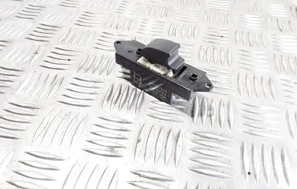 Mitsubishi Outlander Electric window control switch MR587944 C8DD411MB
