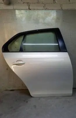 Volkswagen Jetta V Rear door 