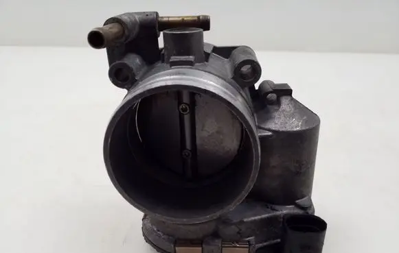 Volkswagen Golf IV Throttle valve 021133062