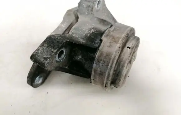 Ford Mondeo MK IV Engine mount bracket