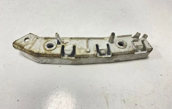 Ford Focus Front bumper mounting bracket BM5117D958A