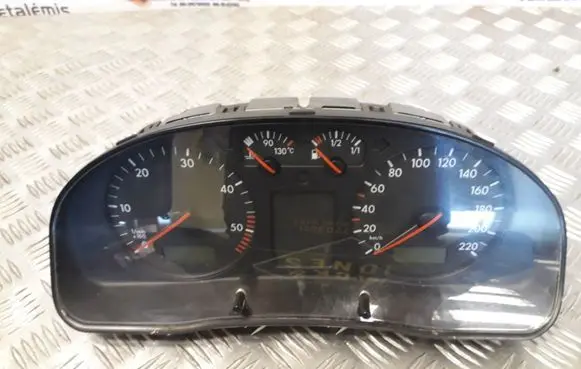 Volkswagen PASSAT B5 Speedometer (instrument cluster) 3B0919881P