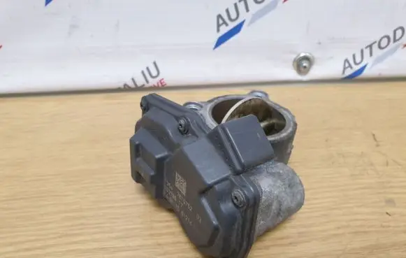 BMW 1 F20 F21 Throttle valve 7810752 13547810752