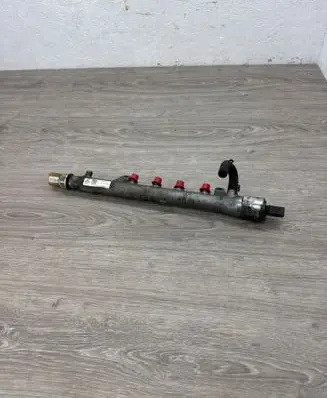 Volkswagen Touran II Fuel pressure regulator 03L130764A 03L130089B 03L906054A
