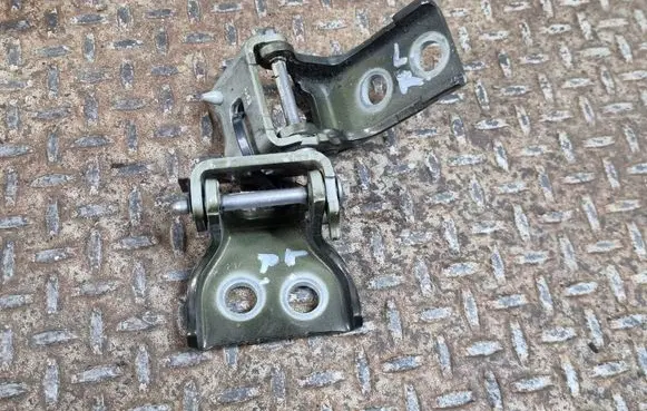 Rear door hinge set