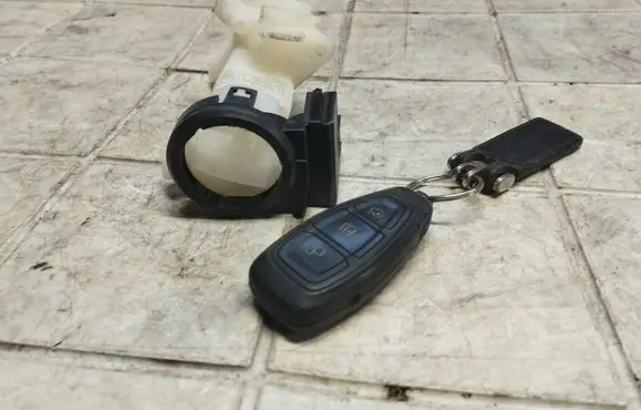 Ford Focus Ignition lock 7S7T19H386DA 6E5T15607CA