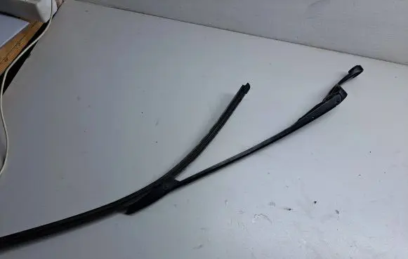 Audi A4 S4 B7 8E 8H Front wiper blade arm 8E1955407C