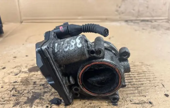 Volkswagen Jetta VI Throttle valve A2C84117500 021212151 03L128063AC