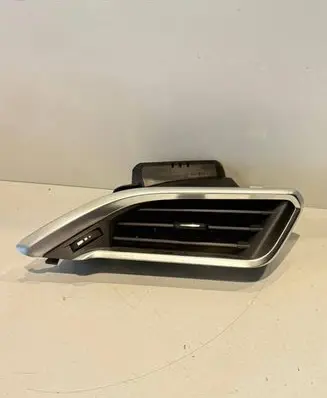 Peugeot 2008 I Dashboard side air vent grill/cover trim 9673131677 1089170X 277100