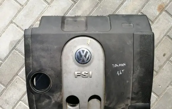 Volkswagen Touran I Engine cover (trim) 03C129607N