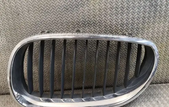 BMW 5 E60 E61 Quarter panel pressure vent 7027061