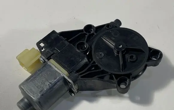 Ford Fiesta Front door window regulator motor 8A6114553A 0130822407