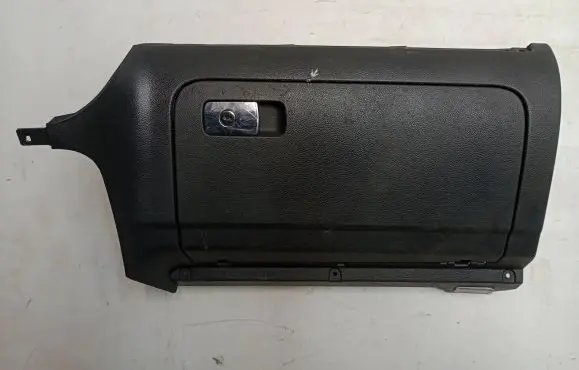 Volkswagen Jetta V Glove box