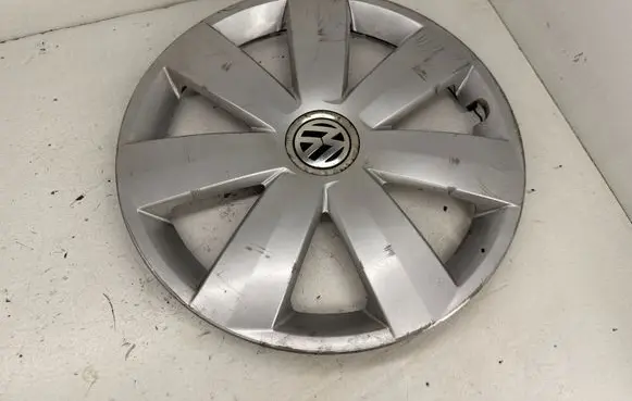 Volkswagen Touran II R16 wheel hub/cap/trim 1T0601147E