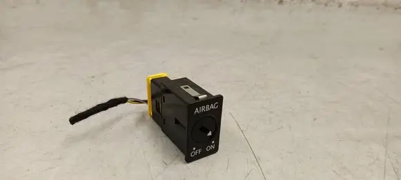 Passenger airbag on/off switch