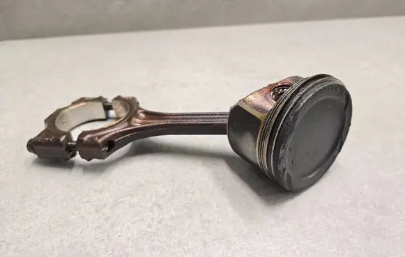 Piston with connecting rod