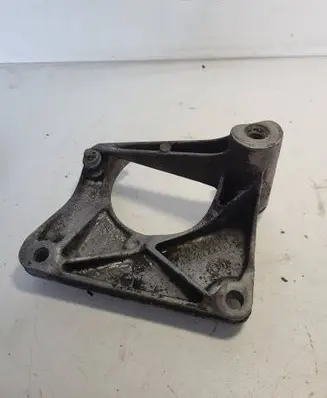BMW 5 E60 E61 Engine mounting bracket 6761117