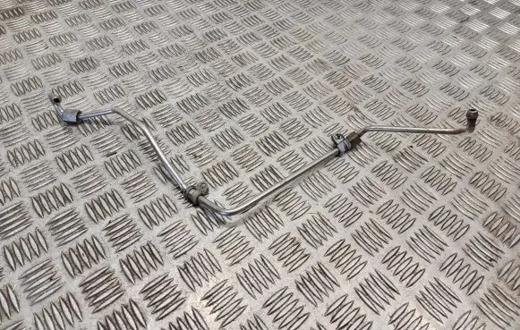 Volkswagen Golf V Fuel injector supply line/pipe 