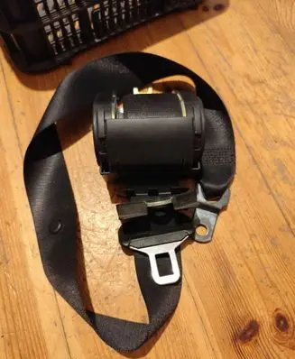 BMW 5 E39 Front seatbelt 8207956 040183 566243400