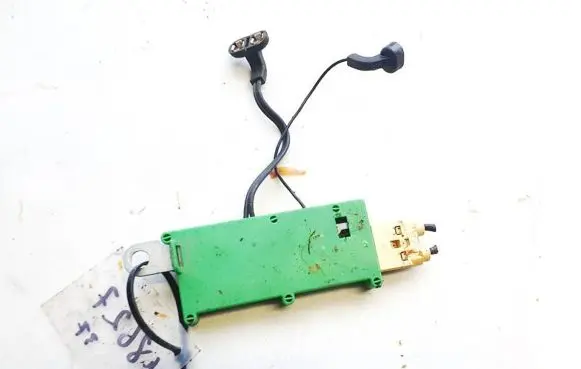 Mercedes-Benz B W245 Antenna control unit 30737917 28019205
