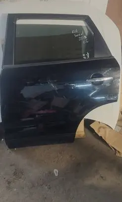 KIA Sorento Rear door 