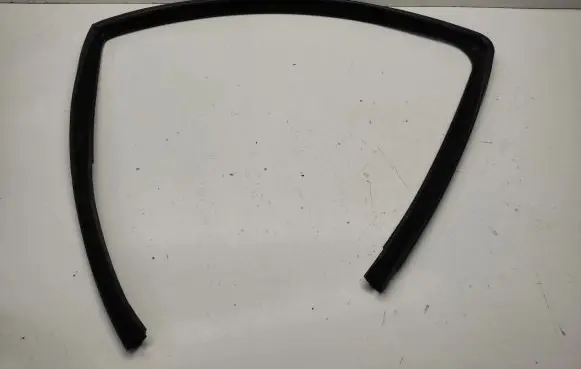 Mercedes-Benz Vito Viano W447 Rubber seal front door window/glass A4477200017 17346