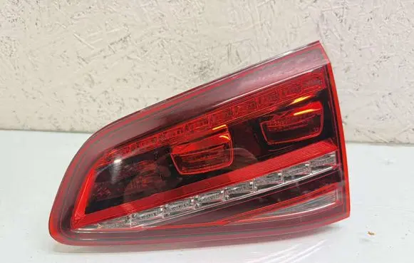 Tailgate rear/tail lights