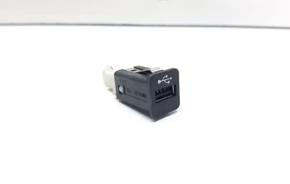 BMW 3 E90 E91 USB socket connector 9237656