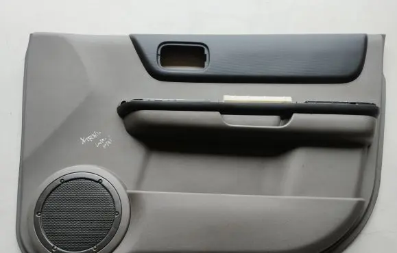 Nissan X-Trail T30 Front door card panel trim 809008H300