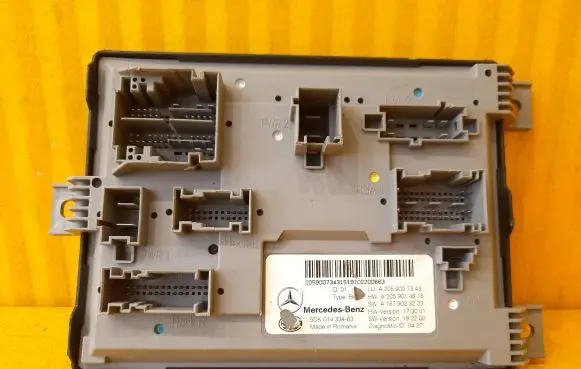 Mercedes-Benz C AMG W205 Door control unit/module A2059007343