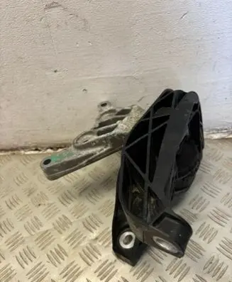 Peugeot 308 Engine mount vacuum valve 