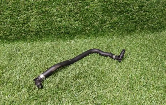 Mercedes-Benz C W204 Engine coolant pipe/hose A2045010925
