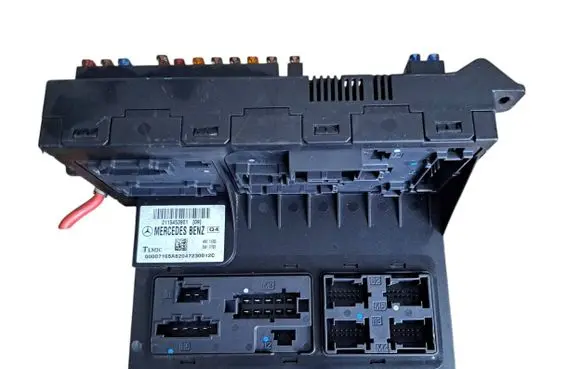 Mercedes-Benz E W211 Fuse module 2115453901