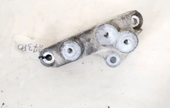 Opel Insignia A Engine mounting bracket v06126