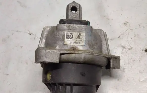 BMW 6 F12 F13 Engine mount bracket 6851263 68623513