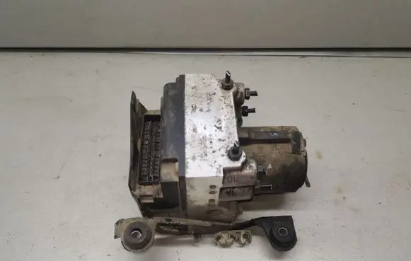 Audi A4 S4 B5 8D ABS Pump 8D0614111