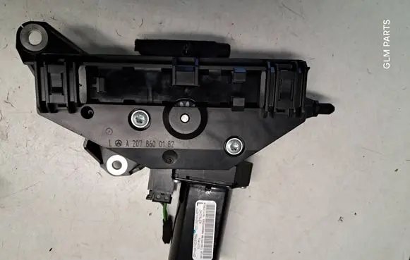 Mercedes-Benz E A207 Seat belt adjustment motor A2078600182