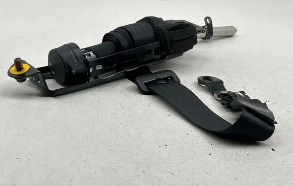 Volvo V50 Front seatbelt 31320495