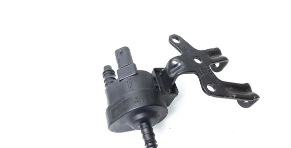 Audi TT TTS RS Mk3 8S Breather valve 06H906517T
