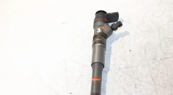 BMW 5 E60 E61 Fuel injector 7793836 0445110216