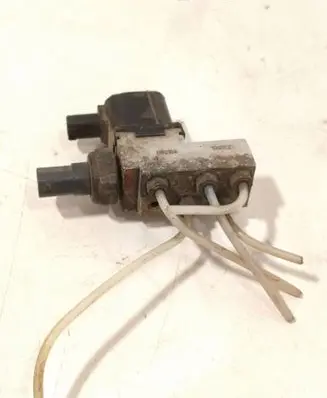 Mercedes-Benz E W211 Air suspension valve block A2113200158
