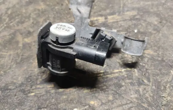 Volkswagen Caddy Turbo solenoid valve 1K0906283A